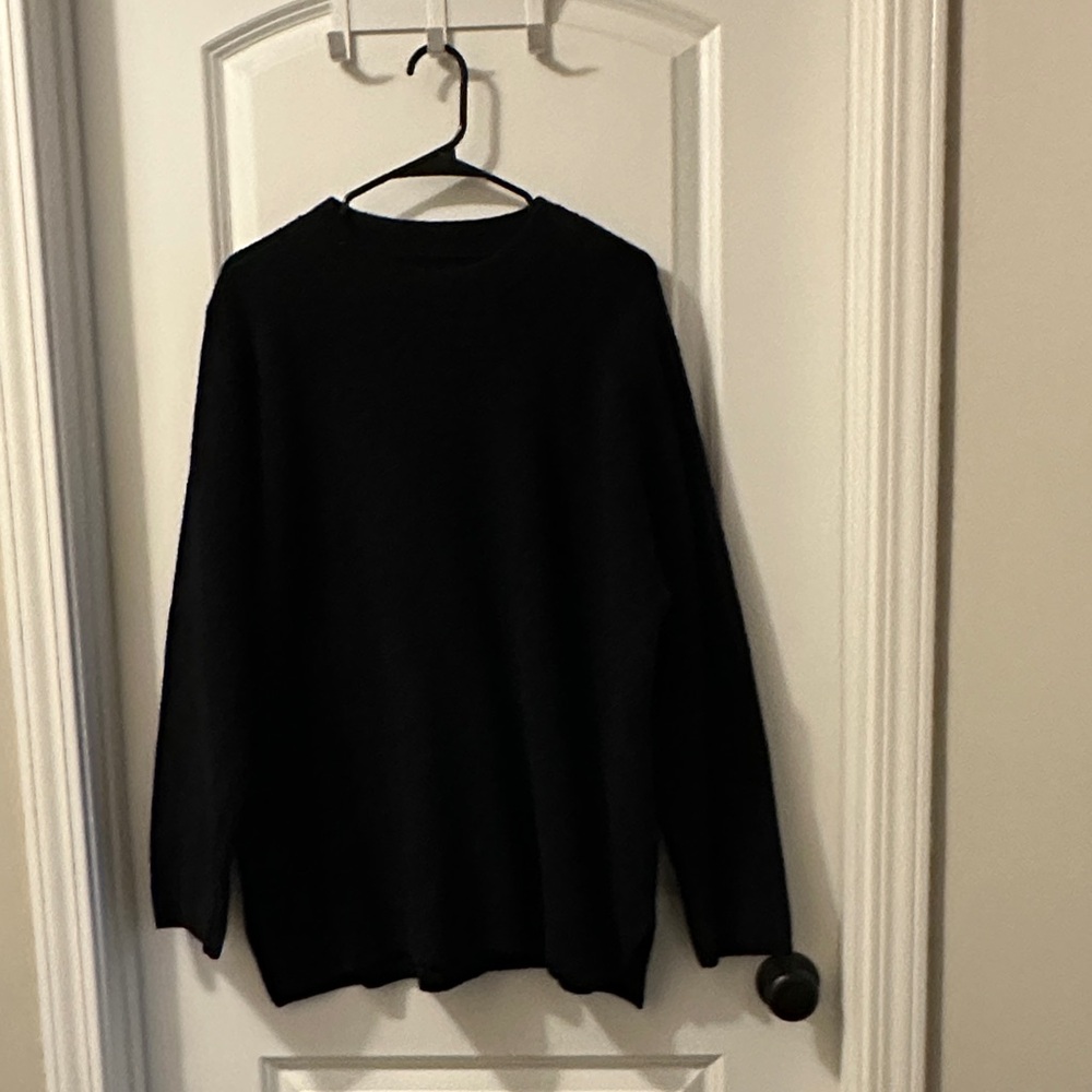Abercrombie & Fitch Women’s  Black Crewneck Sweater